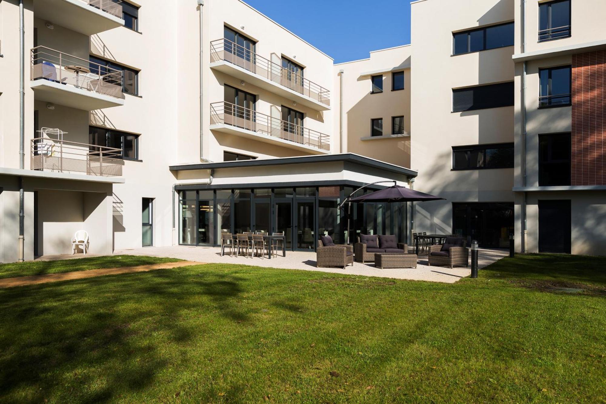 Zenao Appart'Hotel Невер Экстерьер фото